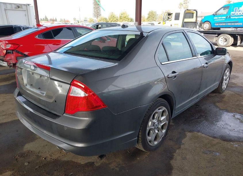 Photo 4 of 2010 Ford Fusion SE (VIN 3FAHP0HA7AR418719)