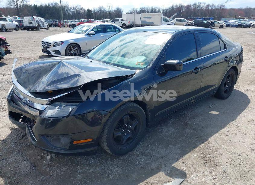 Photo 2 of 2010 Ford Fusion SE (VIN 3FAHP0HA7AR420261)