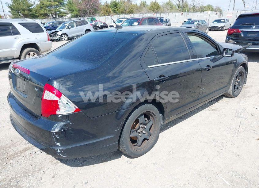 Photo 4 of 2010 Ford Fusion SE (VIN 3FAHP0HA7AR420261)