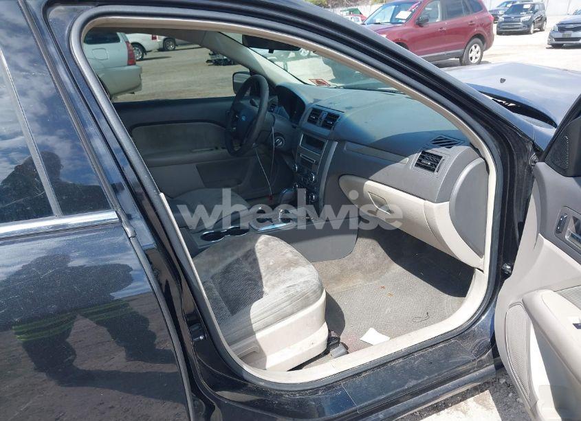 Photo 5 of 2010 Ford Fusion SE (VIN 3FAHP0HA7AR420261)