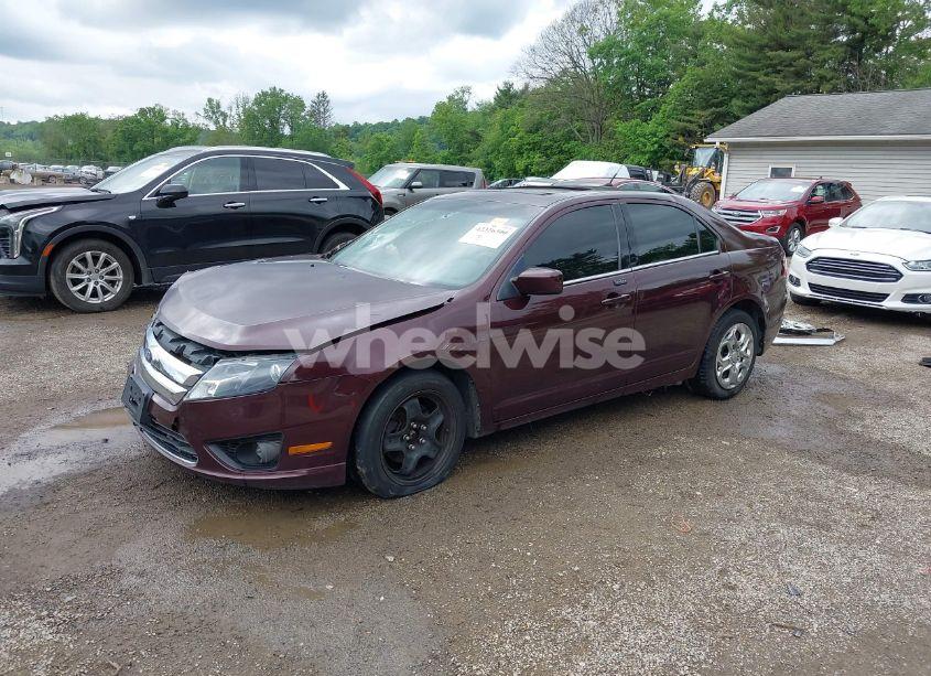 Photo 2 of 2011 Ford Fusion SE (VIN 3FAHP0HA7BR106773)