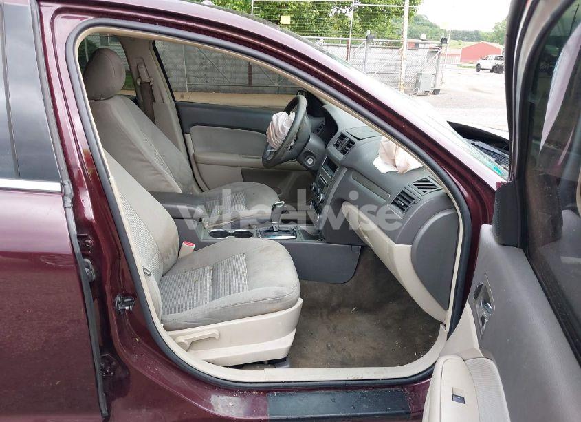 Photo 5 of 2011 Ford Fusion SE (VIN 3FAHP0HA7BR106773)