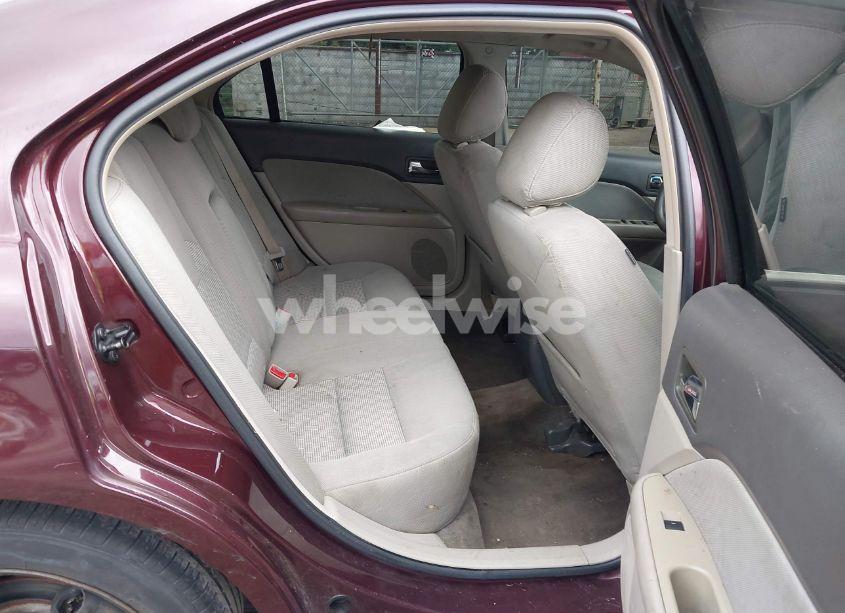 Photo 8 of 2011 Ford Fusion SE (VIN 3FAHP0HA7BR106773)