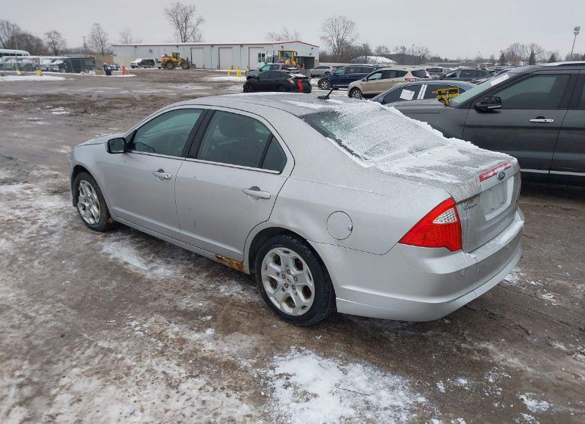 Photo 3 of 2011 Ford Fusion SE (VIN 3FAHP0HA7BR126182)