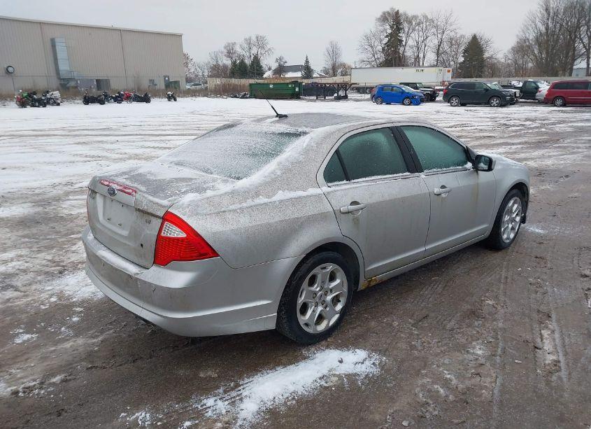 Photo 4 of 2011 Ford Fusion SE (VIN 3FAHP0HA7BR126182)