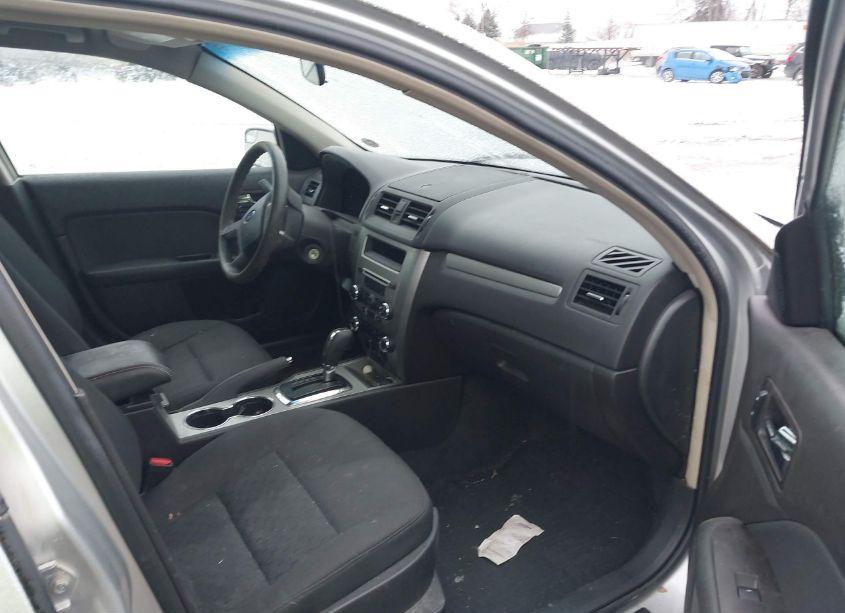 Photo 5 of 2011 Ford Fusion SE (VIN 3FAHP0HA7BR126182)