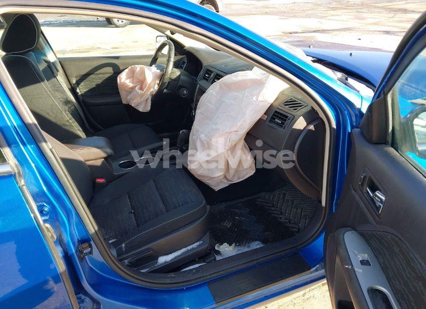 Photo 5 of 2011 Ford Fusion SE (VIN 3FAHP0HA7BR146738)