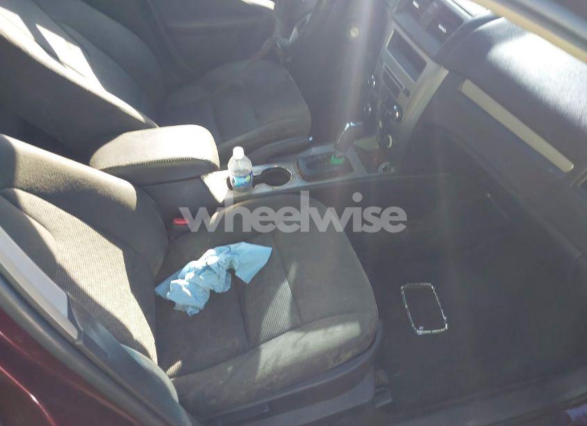 Photo 5 of 2011 Ford Fusion SE (VIN 3FAHP0HA7BR172580)