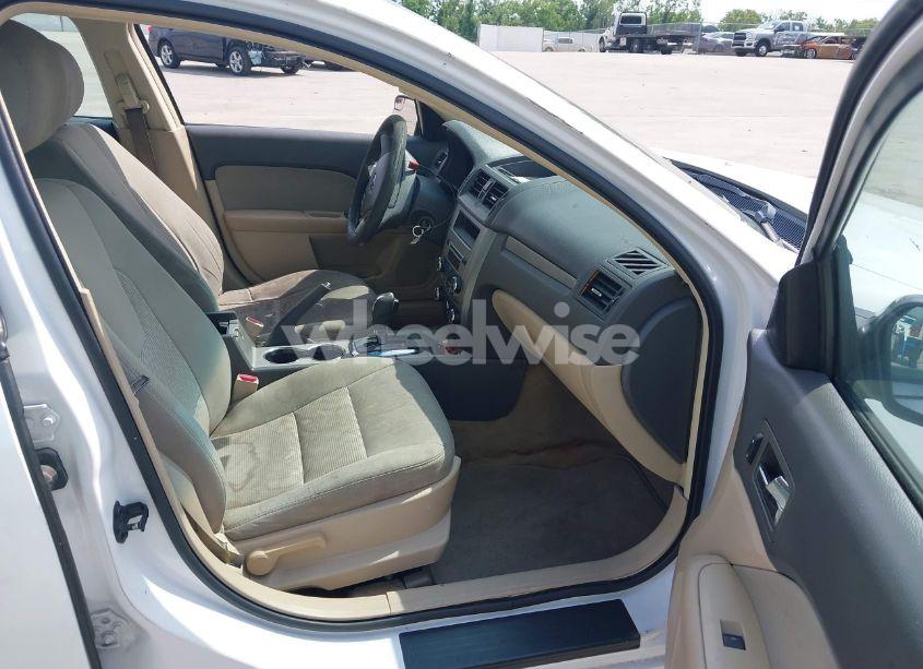 Photo 5 of 2011 Ford Fusion SE (VIN 3FAHP0HA7BR223771)