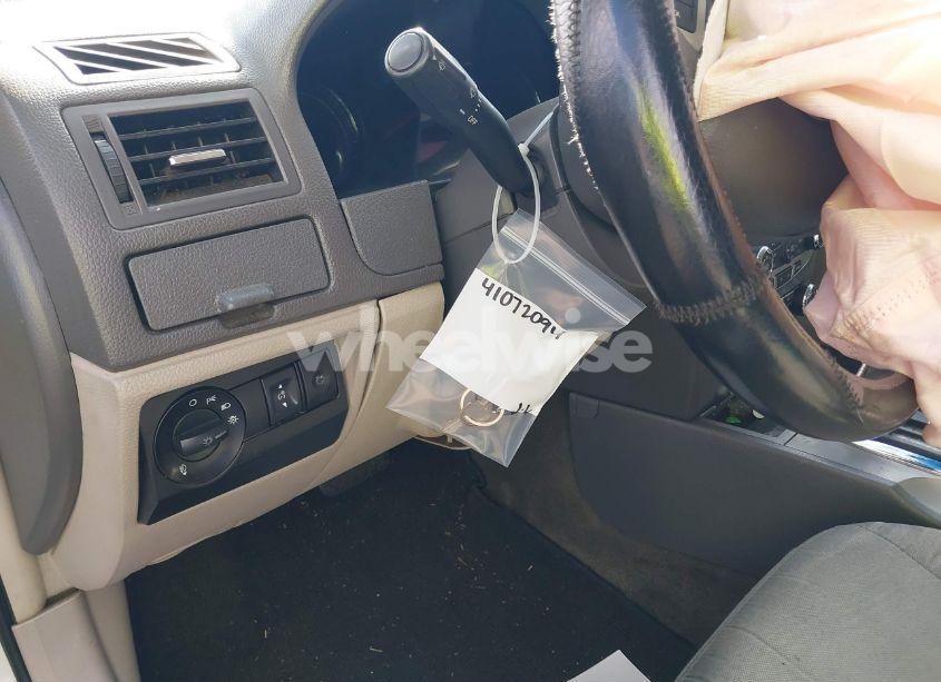 Photo 14 of 2011 Ford Fusion SE (VIN 3FAHP0HA7BR244376)