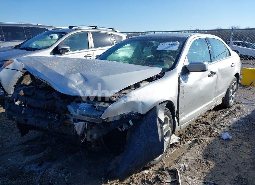 Photo 2 of 2011 Ford Fusion SE (VIN 3FAHP0HA7BR257192)