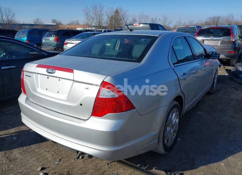 Photo 4 of 2011 Ford Fusion SE (VIN 3FAHP0HA7BR257192)