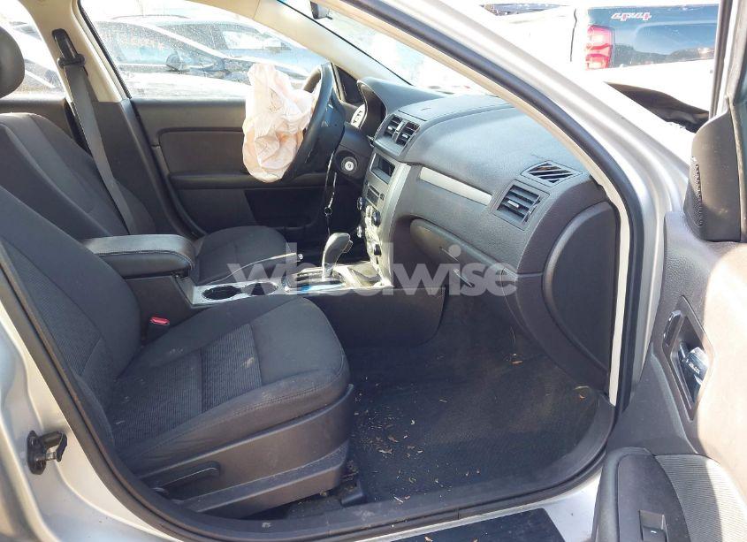 Photo 5 of 2011 Ford Fusion SE (VIN 3FAHP0HA7BR257192)
