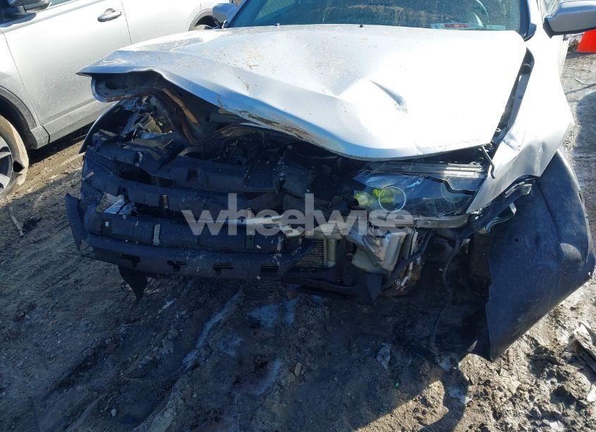 Photo 6 of 2011 Ford Fusion SE (VIN 3FAHP0HA7BR257192)