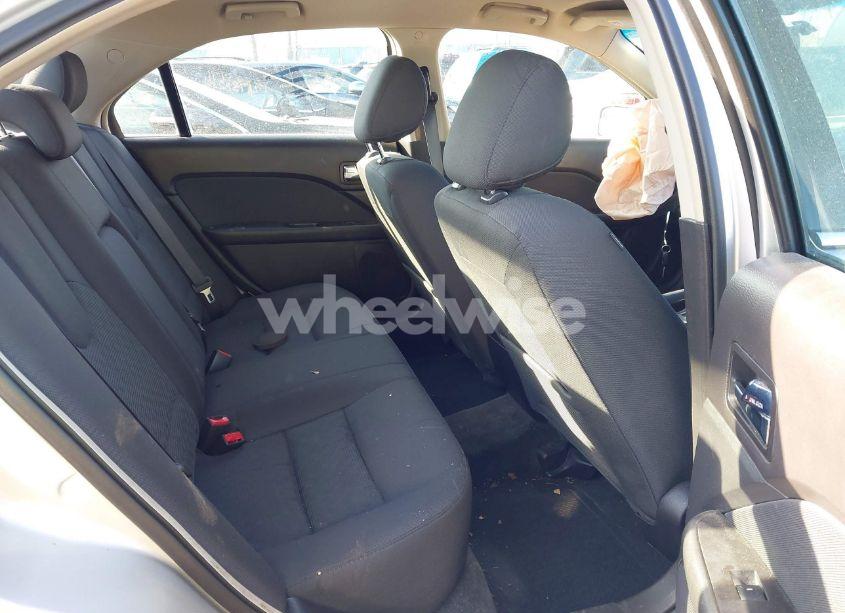 Photo 8 of 2011 Ford Fusion SE (VIN 3FAHP0HA7BR257192)