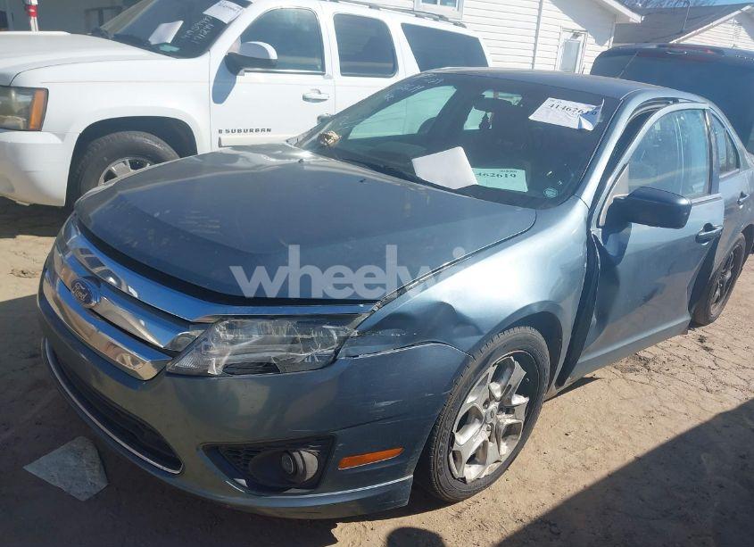 Photo 2 of 2011 Ford Fusion SE (VIN 3FAHP0HA7BR257564)