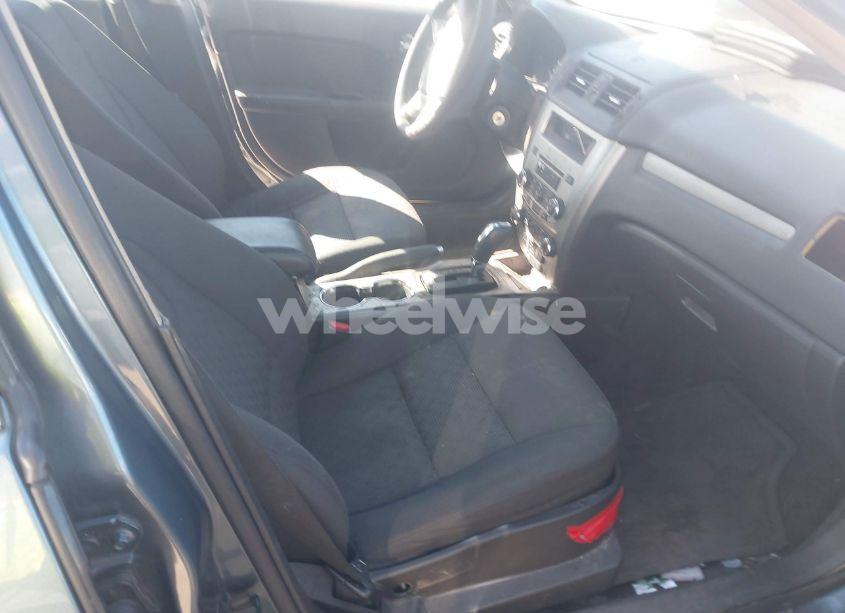 Photo 5 of 2011 Ford Fusion SE (VIN 3FAHP0HA7BR257564)