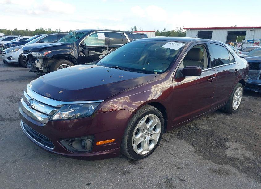 Photo 2 of 2011 Ford Fusion SE (VIN 3FAHP0HA7BR265812)
