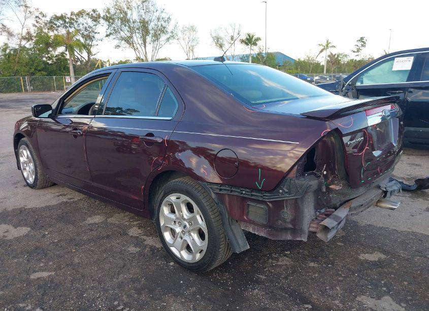 Photo 3 of 2011 Ford Fusion SE (VIN 3FAHP0HA7BR265812)