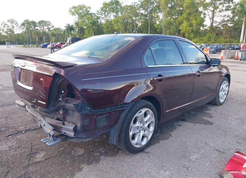 Photo 4 of 2011 Ford Fusion SE (VIN 3FAHP0HA7BR265812)