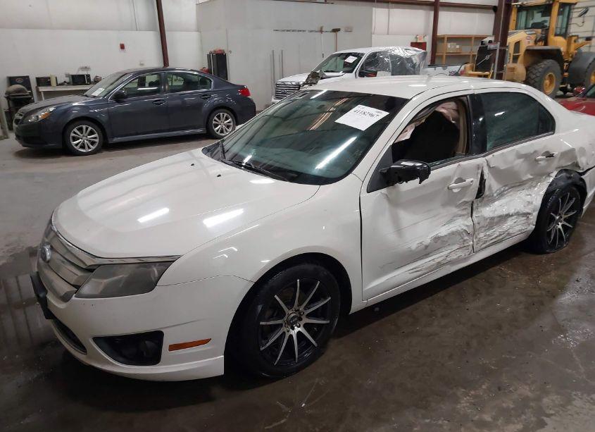 Photo 2 of 2011 Ford Fusion SE (VIN 3FAHP0HA7BR268578)