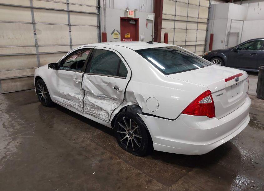 Photo 3 of 2011 Ford Fusion SE (VIN 3FAHP0HA7BR268578)