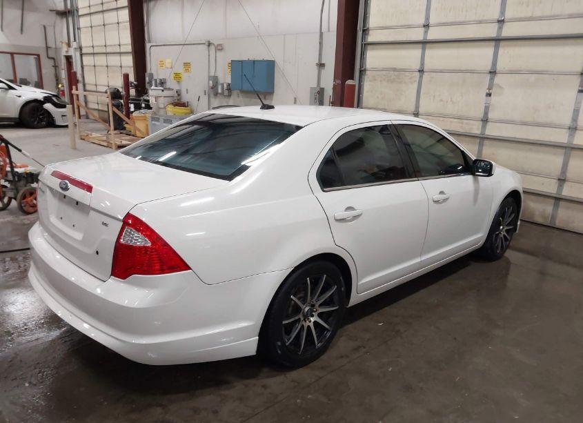 Photo 4 of 2011 Ford Fusion SE (VIN 3FAHP0HA7BR268578)