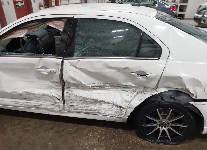 Photo 6 of 2011 Ford Fusion SE (VIN 3FAHP0HA7BR268578)