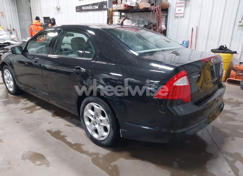 Photo 3 of 2011 Ford Fusion SE (VIN 3FAHP0HA7BR269164)