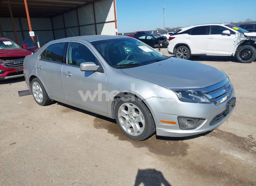 2011 Ford Fusion SE (VIN 3FAHP0HA7BR276132) main photo