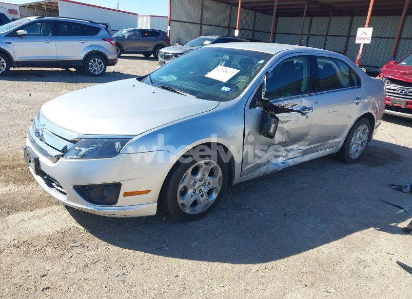 Photo 2 of 2011 Ford Fusion SE (VIN 3FAHP0HA7BR276132)