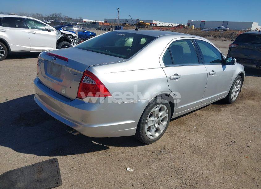 Photo 4 of 2011 Ford Fusion SE (VIN 3FAHP0HA7BR276132)