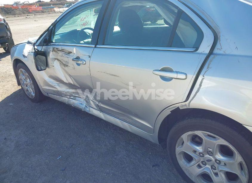 Photo 6 of 2011 Ford Fusion SE (VIN 3FAHP0HA7BR276132)