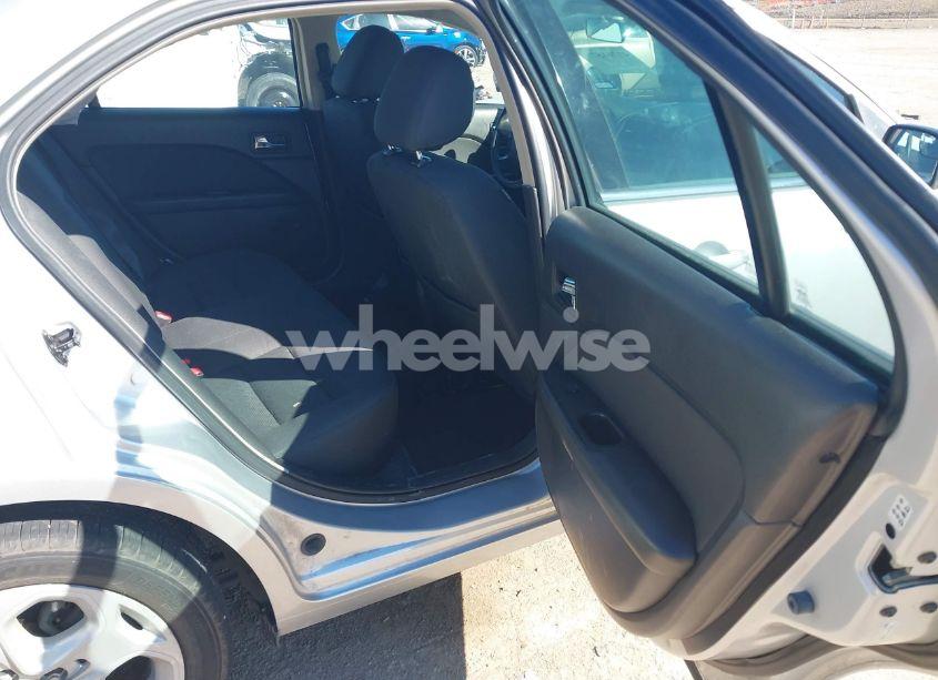 Photo 8 of 2011 Ford Fusion SE (VIN 3FAHP0HA7BR276132)