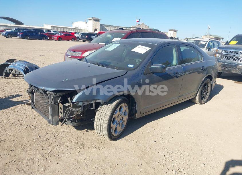 Photo 2 of 2011 Ford Fusion SE (VIN 3FAHP0HA7BR291746)