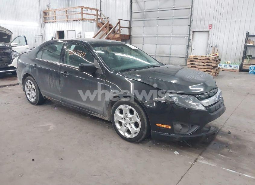 2011 Ford Fusion SE (VIN 3FAHP0HA7BR303071) main photo