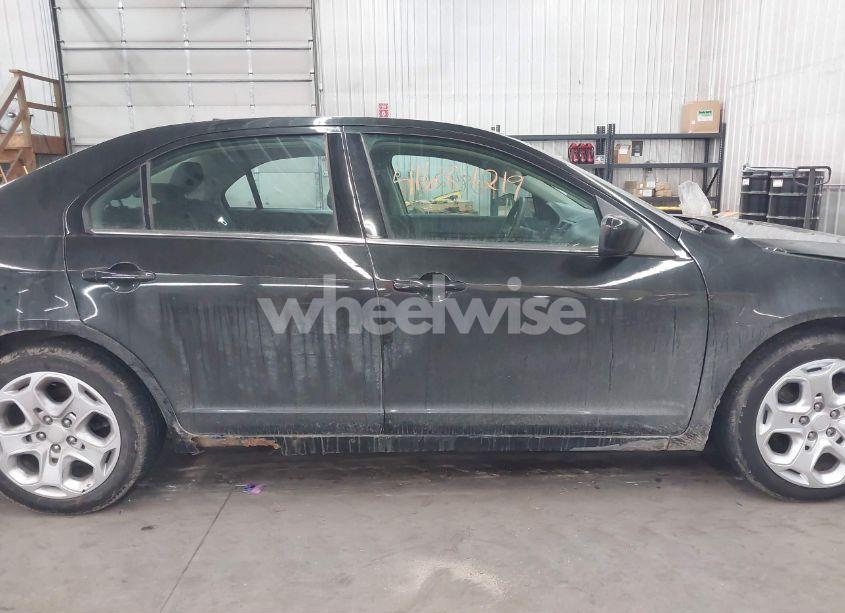 Photo 13 of 2011 Ford Fusion SE (VIN 3FAHP0HA7BR303071)