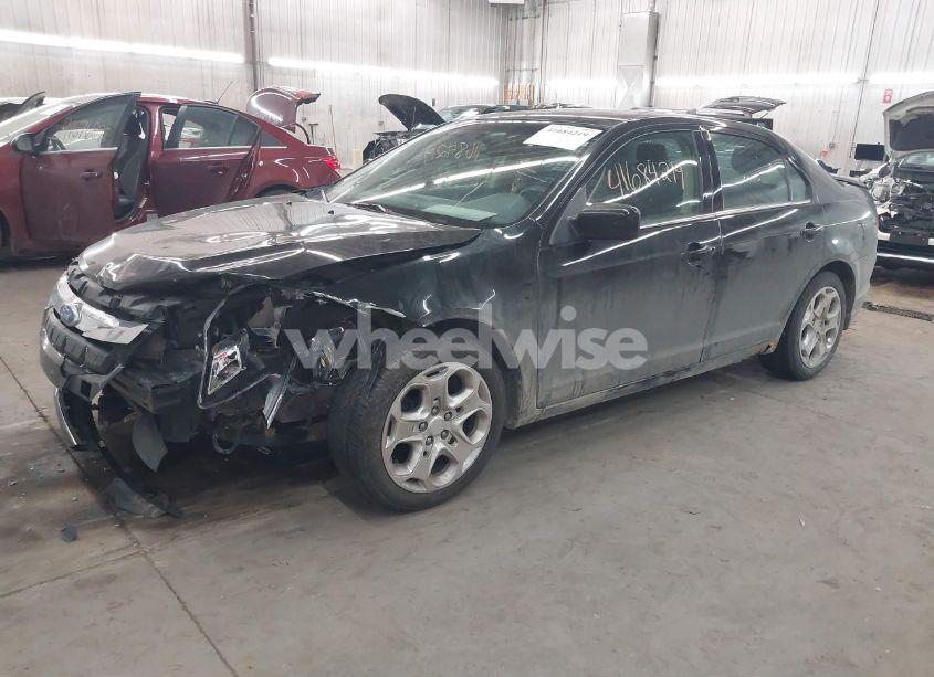 Photo 2 of 2011 Ford Fusion SE (VIN 3FAHP0HA7BR303071)