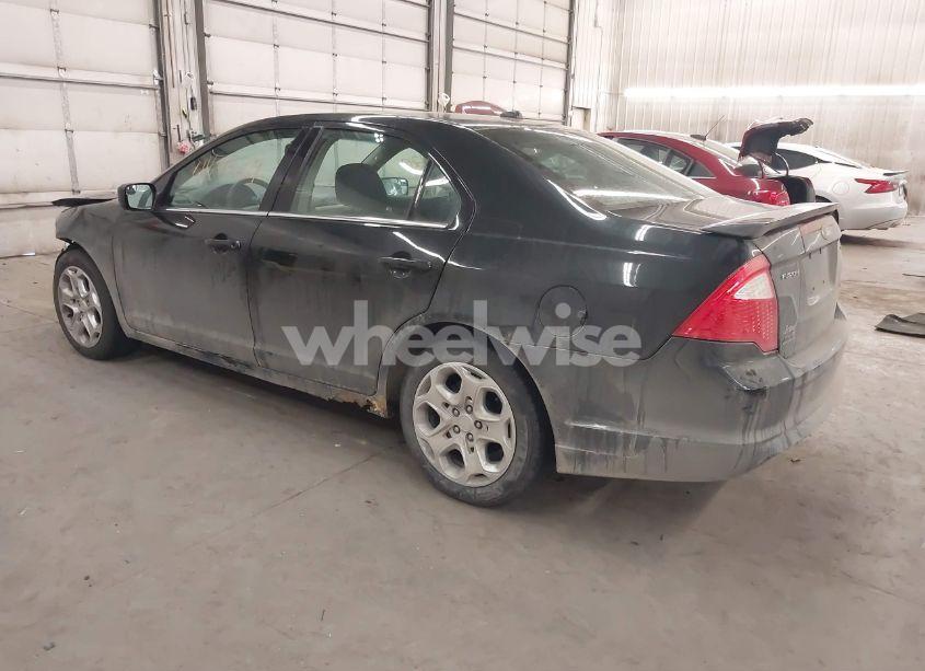 Photo 3 of 2011 Ford Fusion SE (VIN 3FAHP0HA7BR303071)