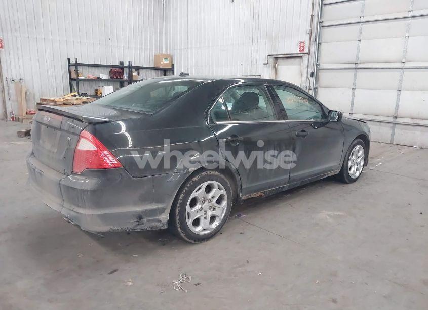 Photo 4 of 2011 Ford Fusion SE (VIN 3FAHP0HA7BR303071)