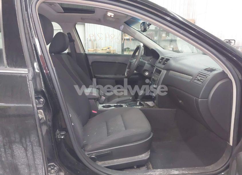 Photo 5 of 2011 Ford Fusion SE (VIN 3FAHP0HA7BR303071)