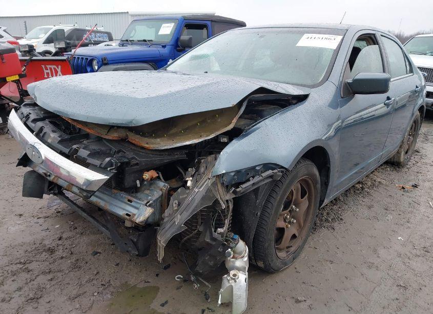 Photo 2 of 2011 Ford Fusion SE (VIN 3FAHP0HA7BR328004)