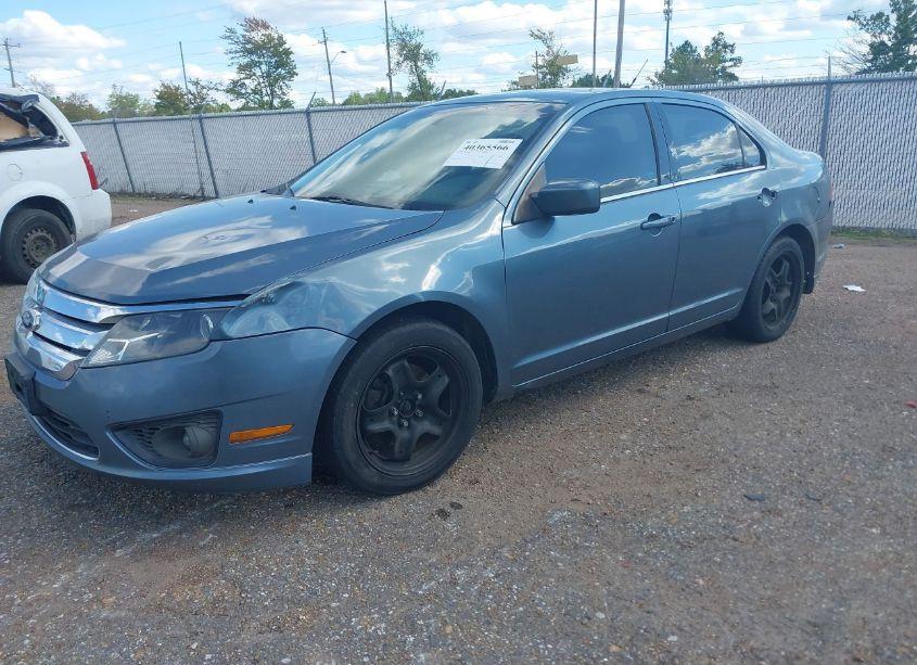 Photo 2 of 2011 Ford Fusion SE (VIN 3FAHP0HA7BR338340)