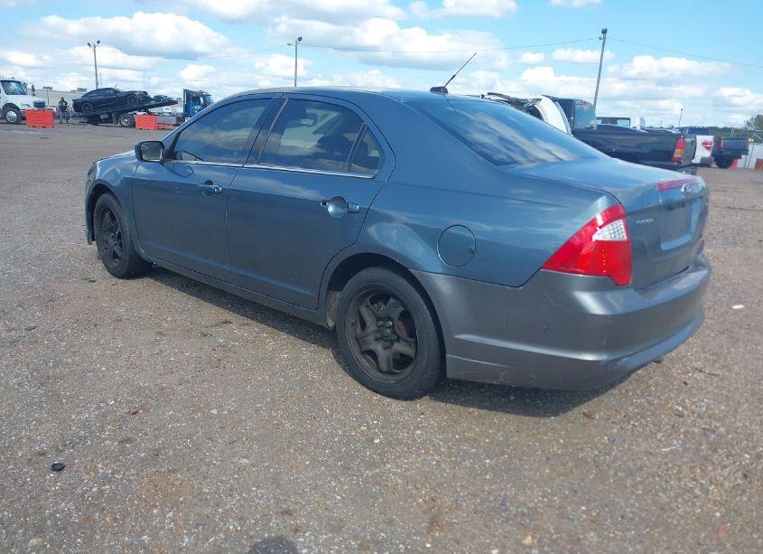 Photo 3 of 2011 Ford Fusion SE (VIN 3FAHP0HA7BR338340)