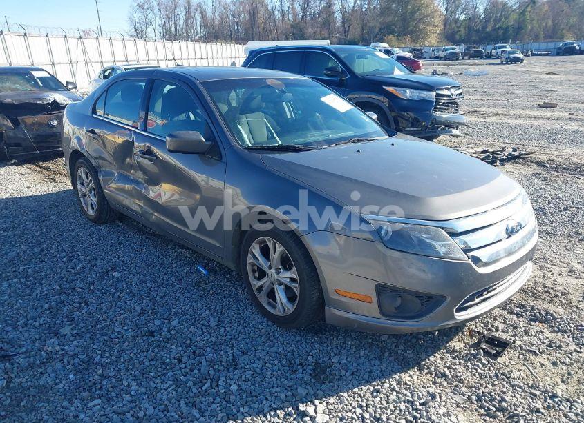 2012 Ford Fusion SE (VIN 3FAHP0HA7CR102613) main photo
