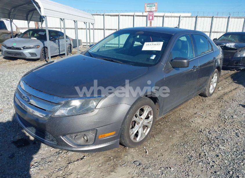 Photo 2 of 2012 Ford Fusion SE (VIN 3FAHP0HA7CR102613)