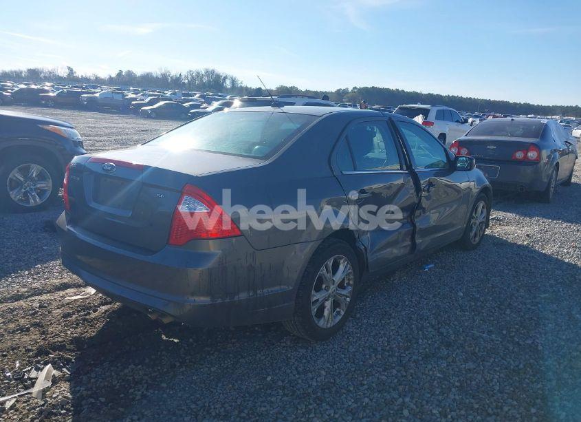 Photo 4 of 2012 Ford Fusion SE (VIN 3FAHP0HA7CR102613)