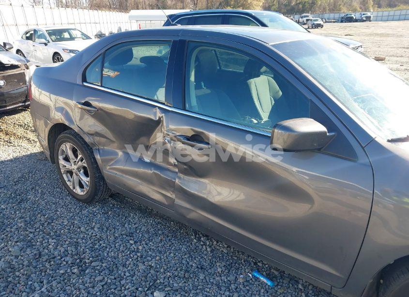 Photo 6 of 2012 Ford Fusion SE (VIN 3FAHP0HA7CR102613)