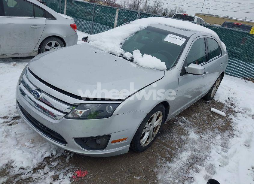 Photo 2 of 2012 Ford Fusion SE (VIN 3FAHP0HA7CR105091)
