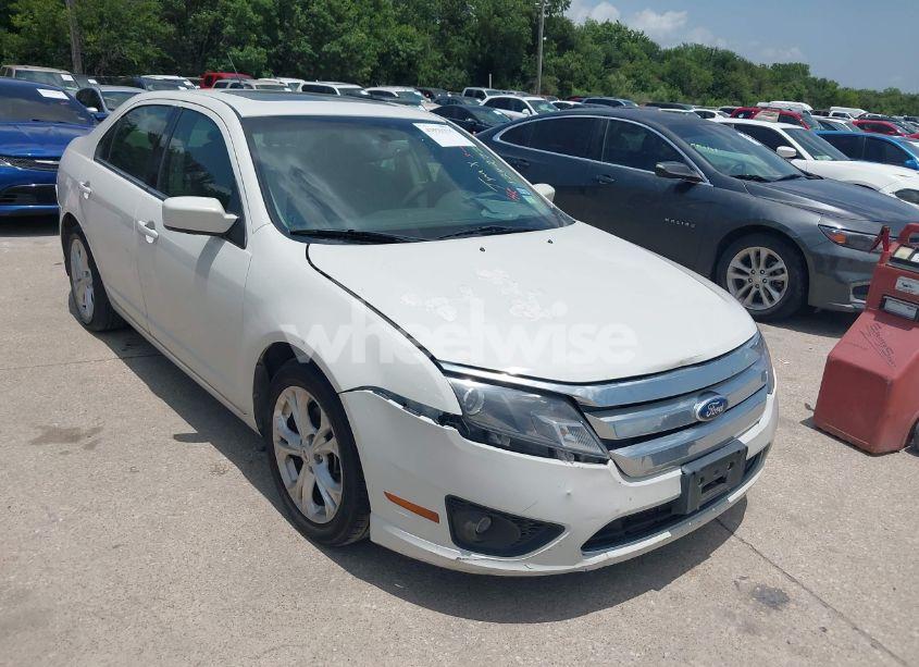 2012 Ford Fusion SE (VIN 3FAHP0HA7CR124272) main photo